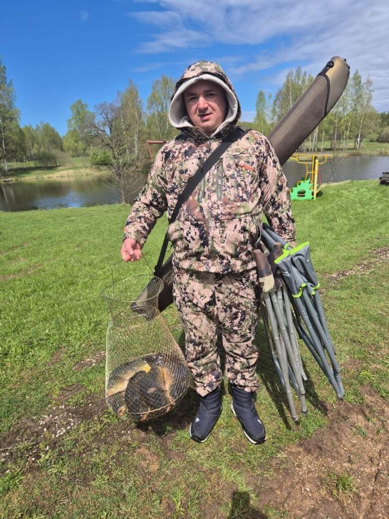 Наши рыбаки с уловом